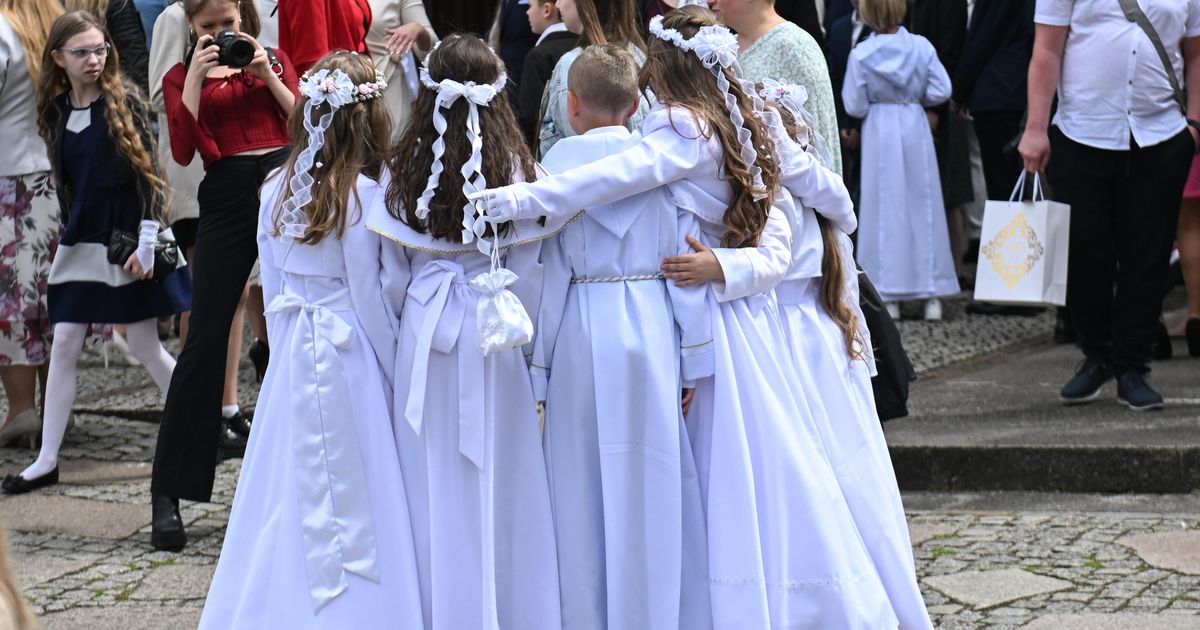 Prezenty zamiast duchowego przeżycia na Komunii. Duchowny załamany poziomem rodziców