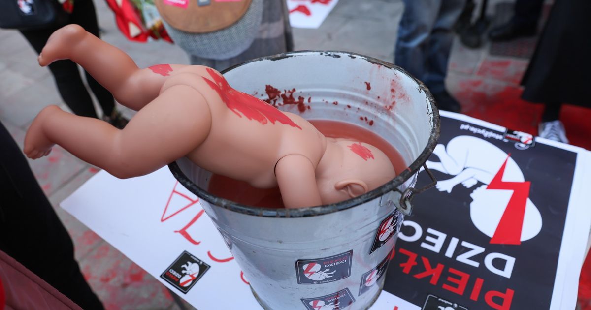 Leją kwasem, hałasują i każą patrzeć na płody. Warszawiacy mają dość proliferów