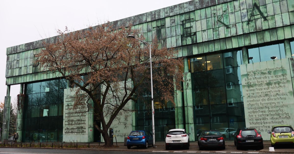 Natychmiastowa ewakuacja Biblioteki Uniwersyteckiej w Warszawie. Alarm bombowy